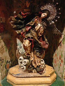 Archivo:Ecuador Hausaltar mit Virgen de Quito 02 EthnM