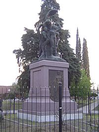 Archivo:El pueblo de Morón a la jura de la independencia Estatua Villa Sarmiento