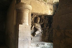 Archivo:Elephanta Caves, India, Shiva as Nataraja, King of Dance