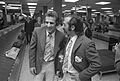 Elftal Independiente op Schiphol aangekomen, Pastoriza (links) en rechts Pavoni, Bestanddeelnr 925-9056