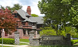 Entrance Bryn Mawr.JPG
