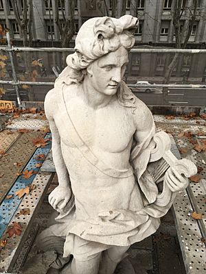 Archivo:Estatua de Apolo en el Paseo del Prado
