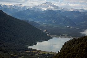 Fundos Pillán & Reñihue and Volcán Michinmahuida - panoramio.jpg