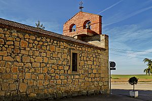 Archivo:Iglesia de Galindo y Perahuy Espadaña