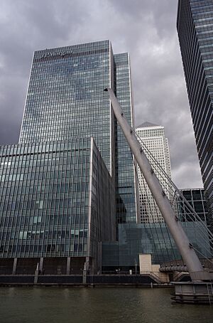 Archivo:London MMB T6 City Canal