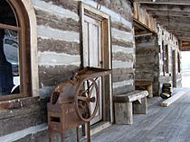 Archivo:Mahala-mullins-cabin-porch-tn1
