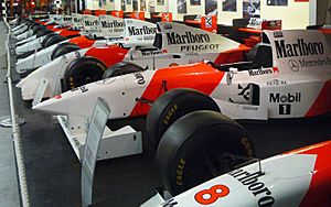Archivo:Marlboro McLarens Donington
