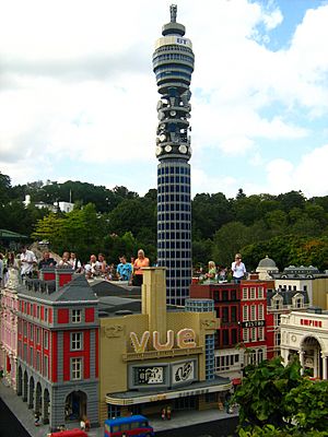 Archivo:Model of BT Tower in Miniland, Legoland Windsor