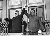 Archivo:Nicolae Ceauşescu and Kim Il Sung at the Moranbong Stadium
