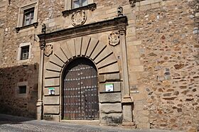 Portada del Palacio de Godoy, Cáceres.JPG