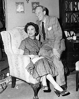 Archivo:Pride of the Family Paul Hartman Fay Wray 1953