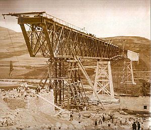 Archivo:Puente de Gor en construcción