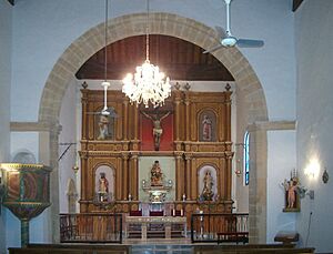 Archivo:Retablo iglesia de Íllar (1)