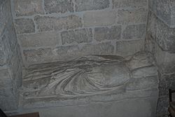 Archivo:Sepulcro de la reina Leonor. Iglesia de Ntra. Sra. del Manzano de Castrojeriz--3