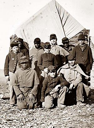Archivo:Soldiers White Black 1861