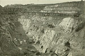 Archivo:Steam shovel mining, including a consideration of electric shovels and other power excavators in open-pit mining (1920) (14576508918)