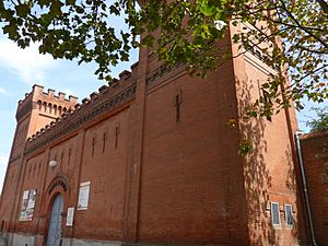 Archivo:Toulouse, Haute-Garonne, France.Ancienne prison Saint-Michel 01