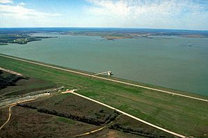 Archivo:USACE Granger Lake and Dam
