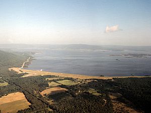 Archivo:USACE Sardis Lake and Dam