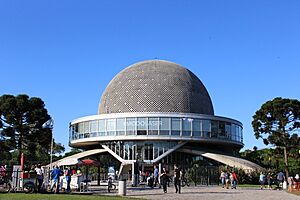 Archivo:Vista frontal del planetario Galileo Galilei