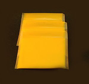 Archivo:Wrapped American cheese slices