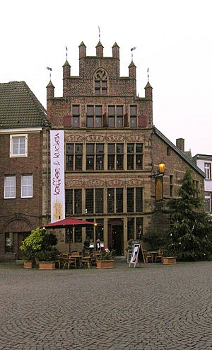Archivo:Xanten Das Gotische Haus