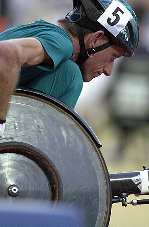 Archivo:231000 - Athletics wheelchair racing 800m T51 final Fabian Blattman action 2 - 3b - 2000 Sydney race photo