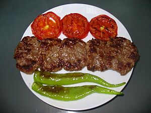 Archivo:Akcaabatkofte