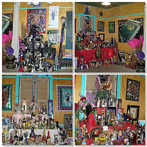 Archivo:Alters in Ms Sallie Glassman's VooDoo Temple, New Orleans