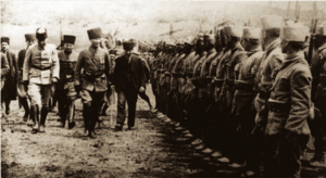 Archivo:Atatürk askerî birlikleri denetlerken, İzmit, 18 Haziran 1922