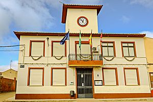 Archivo:Ayuntamiento de Fuentes de Ropel