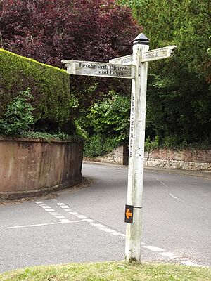 Archivo:Betchworth Fingerposts (geograph 3017403)