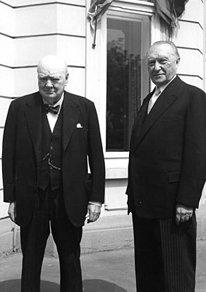 Archivo:Bundesarchiv B 145 Bild-F003523-0001, Bonn, Winston Churchill und Konrad Adenauer