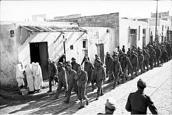 Archivo:Bundesarchiv Bild 101I-557-1002-10, Tunesien, amerikanische Kriegsgefangene