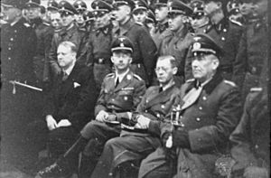 Archivo:Bundesarchiv Bild 101III-Moebius-029-12, Norwegen, Besuch Himmler, Terboven und Quisling