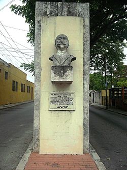 Archivo:Busto de Rafael R. Quintero, Mérida, Yucatán (01)