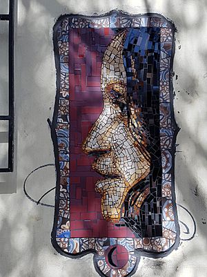 Archivo:Calle Lastarria 20171127 Violeta Parra mosaico fRF01.1
