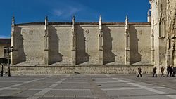 Archivo:Catedral de Palencia, claustro