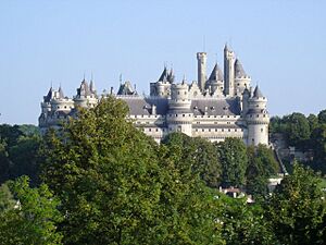 Archivo:Château de Pierrefonds vu depuis le Parc