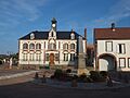 Chailley-FR-89-mairie & monument aux morts-a1