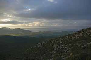 Archivo:Costa di alghero in inverno o