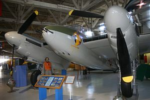 Archivo:De Havilland Mosquito B.35