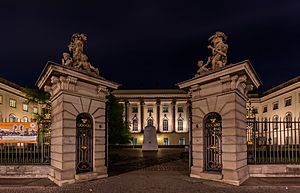 Archivo:Edificio principal de la Universidad Humboldt, Berlín, Alemania, 2016-04-22, DD 25-27 HDR