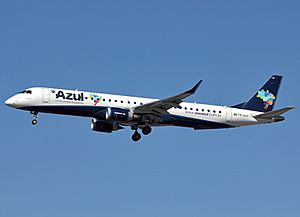Archivo:Embraer ERJ-190-200IGW 195AR, Azul - Linhas Aereas Brasileiras AN2274060