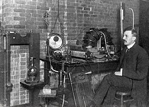 Archivo:Ernest Rutherford 1905