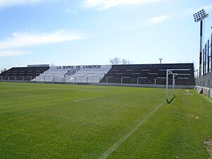 Archivo:Estadio Ciudad de Caseros, del Club Estudiantes de Buenos Aires