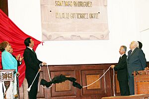 Archivo:EulalioGutierrezLetrasOro