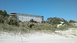 Archivo:Ex Hotel - La Floresta, Uruguay
