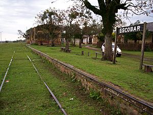 Archivo:Ex estación ferroviaria de Escobar, perteneciente al Ferrocarril Carlos Antonio López