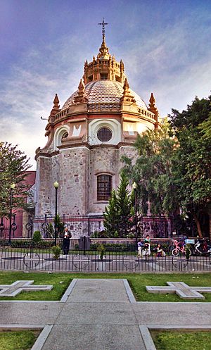 Archivo:Exterior del Camarin de la Virgen del Templo de San Diego Aguascalientes Mexico